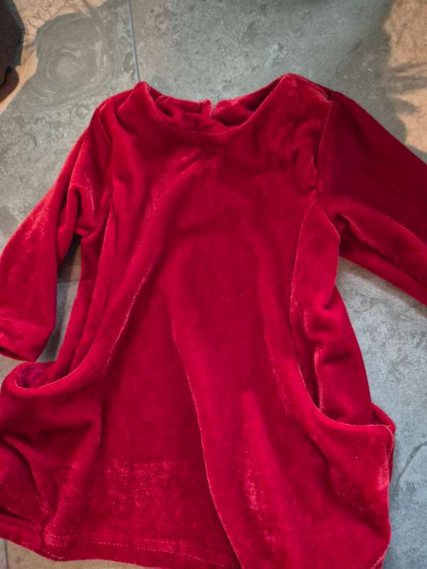 Röd sammets klänning