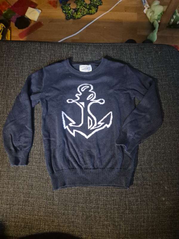 Mörkblå stickad tröja ankare