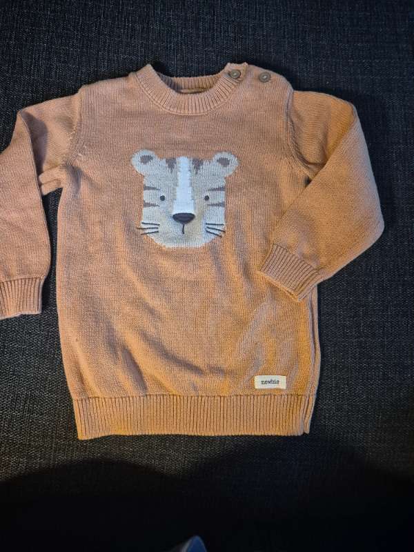 Newbie stickad tröja tiger