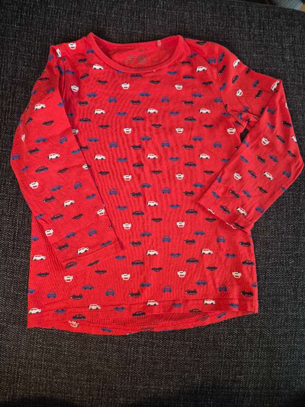 Lindex röd tröja bilar FLÄCK