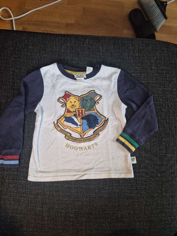 HM långärmad Hogwarts-logga