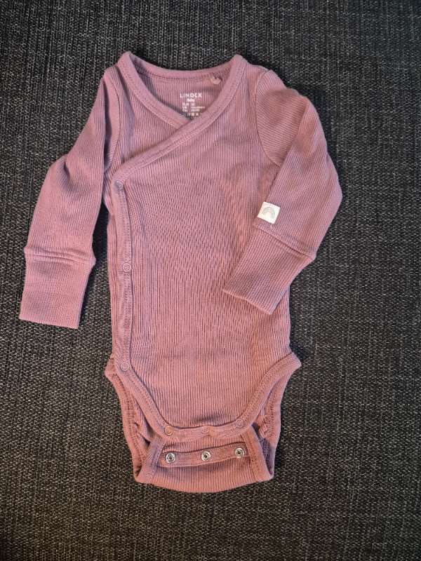 Lindex baby lila ribbad body