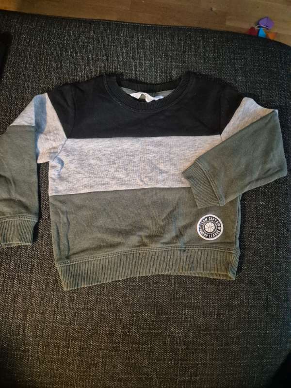 HM randig tröja grön/svart/grå