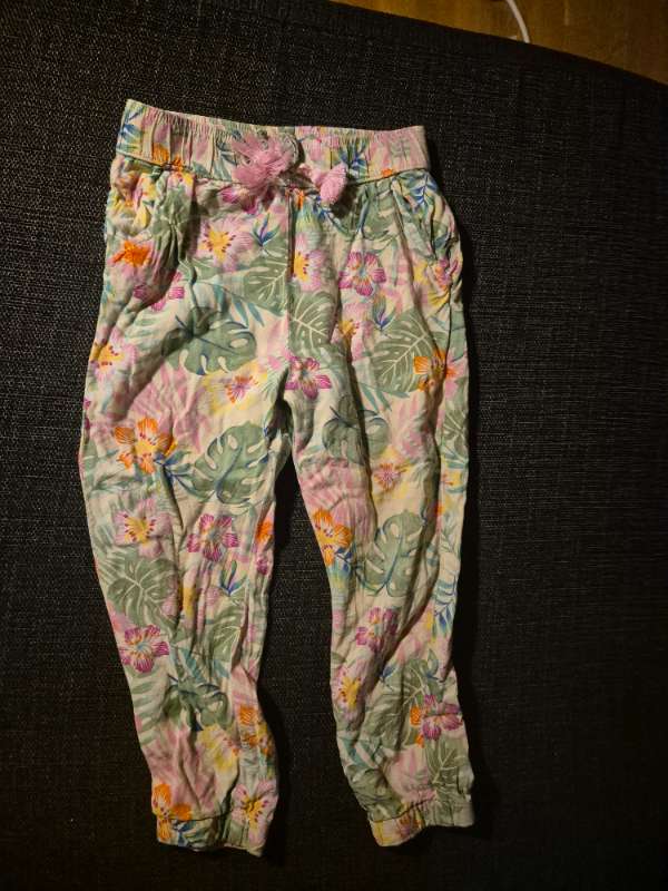HM tunna byxor blommor/blad