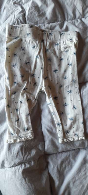 Vita byxor blåa blommor