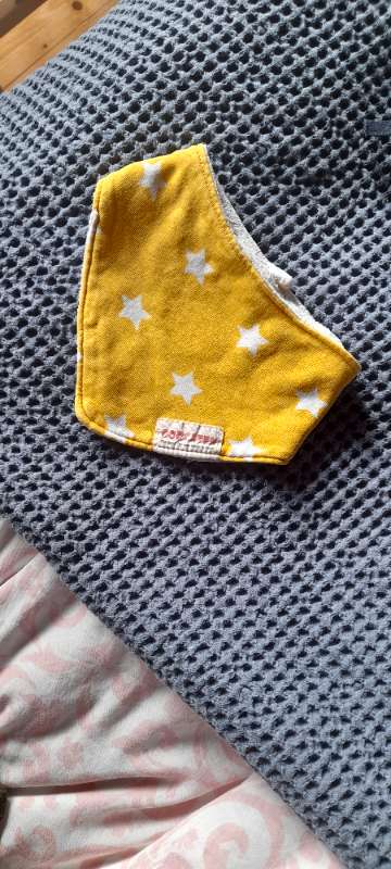 Gul dreglis m stjärnor