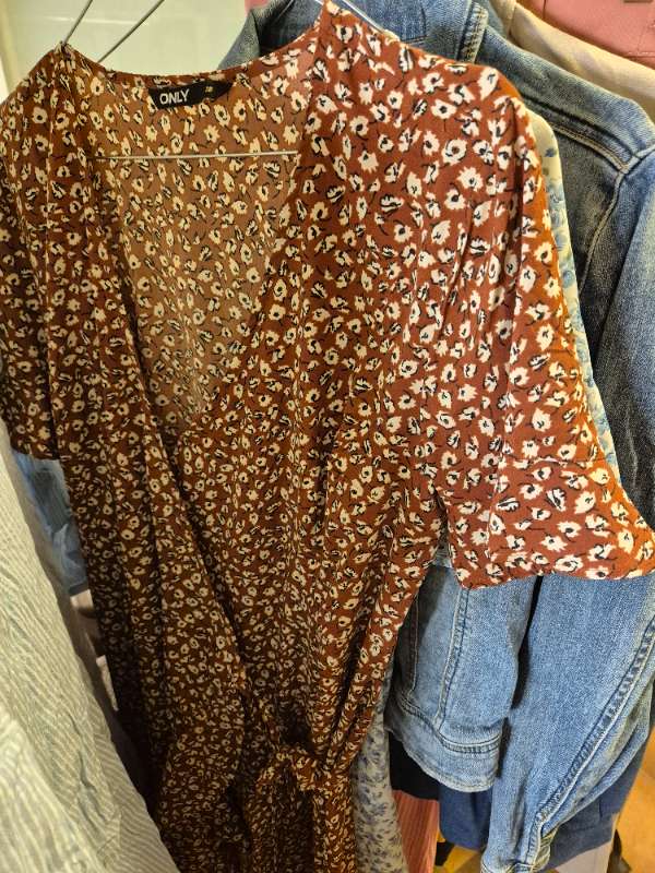 Klänning Only blommor