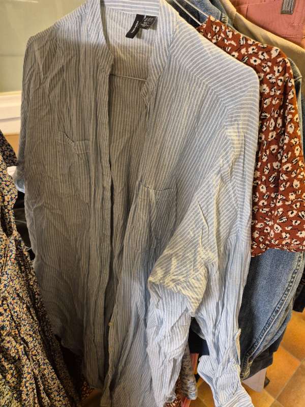 Vitblårandig klänning Veromoda