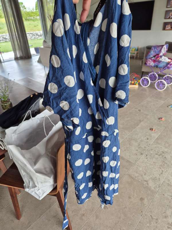 Blå byxdress vita prickar