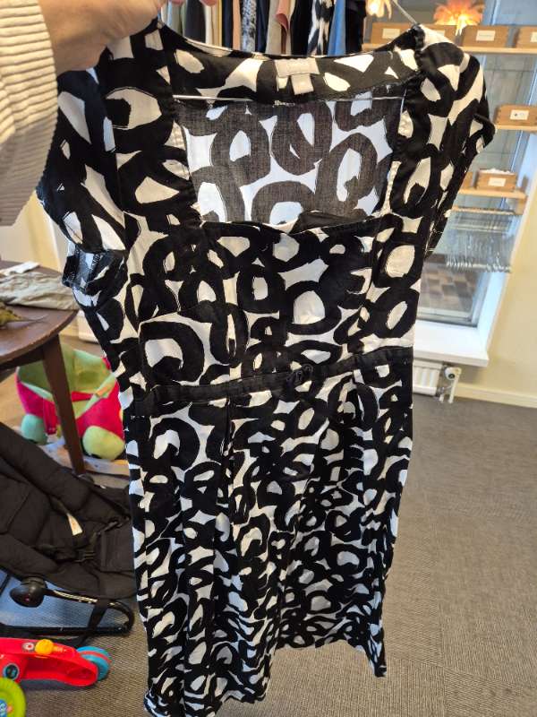 Klänning svart vit Lindex