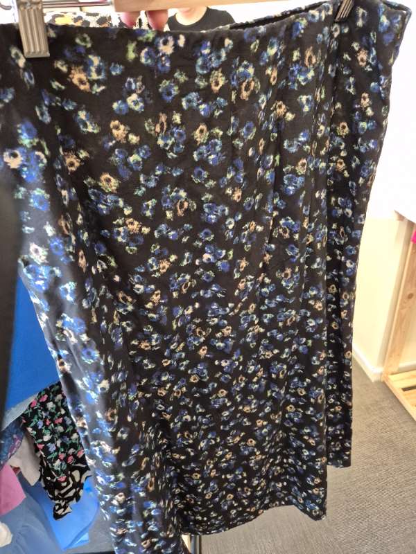 Svart blå gul kjol Kappahl