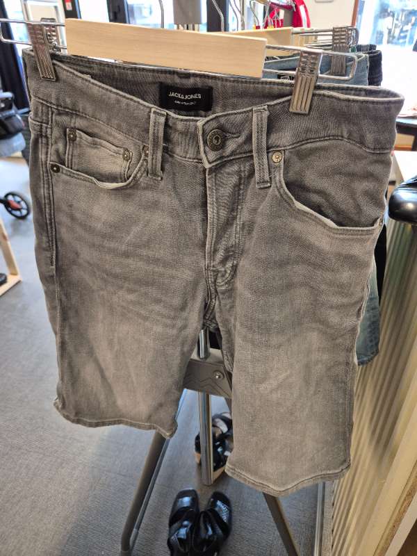 Grå jeansshorts j&j