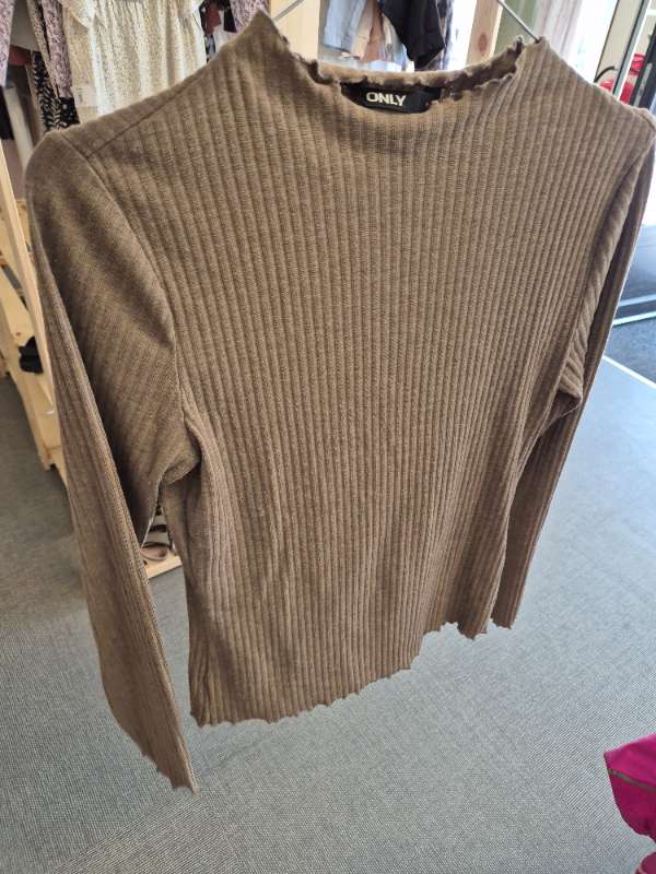 Only brun långärmad