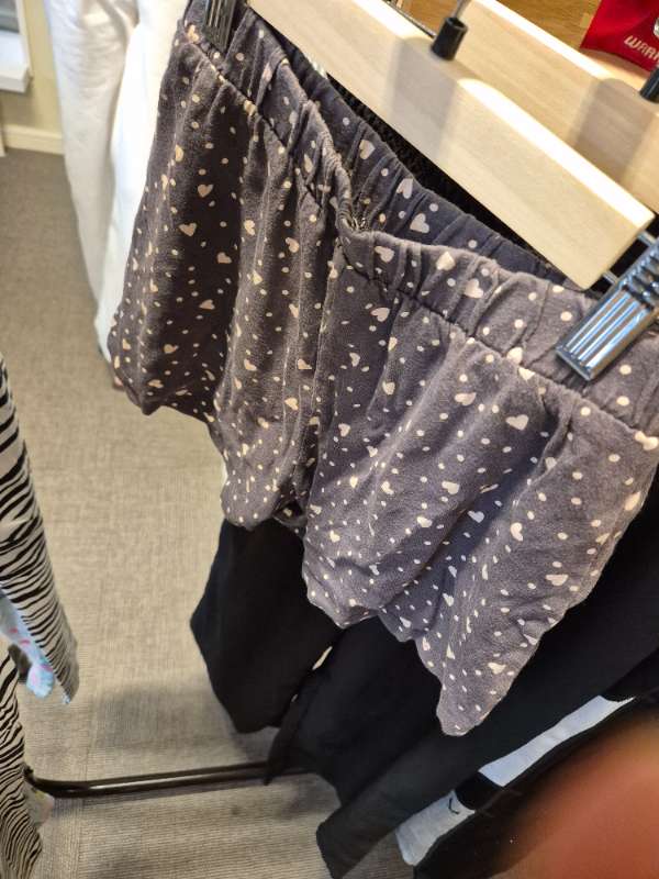 Grå shorts hjärtan