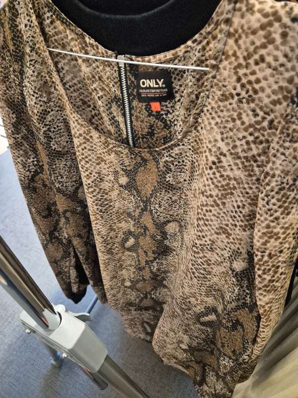 Only brun ormimitation