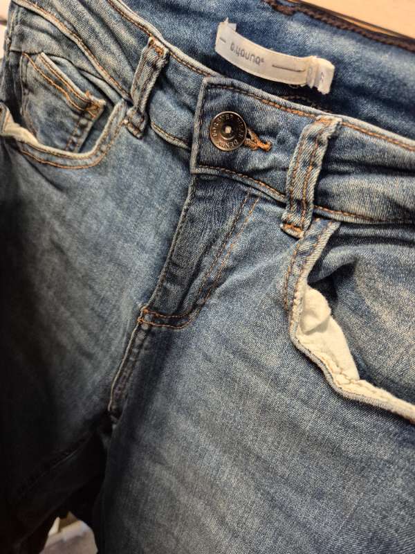B young jeans