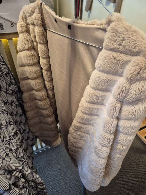Beige Pälsjacka