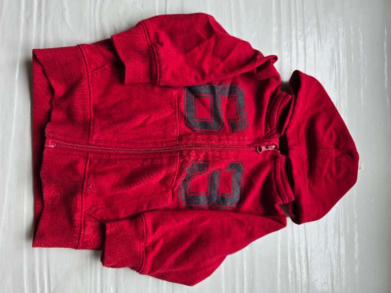 Röd hoodie
