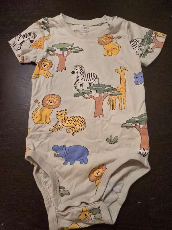 Ljusgrön body med safaridjur