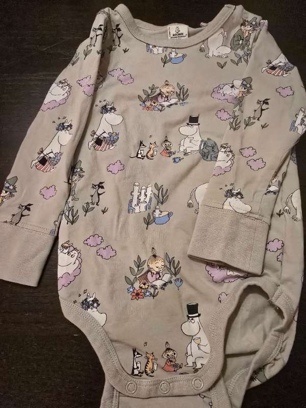 Ljusgrön body med mumin (ny)