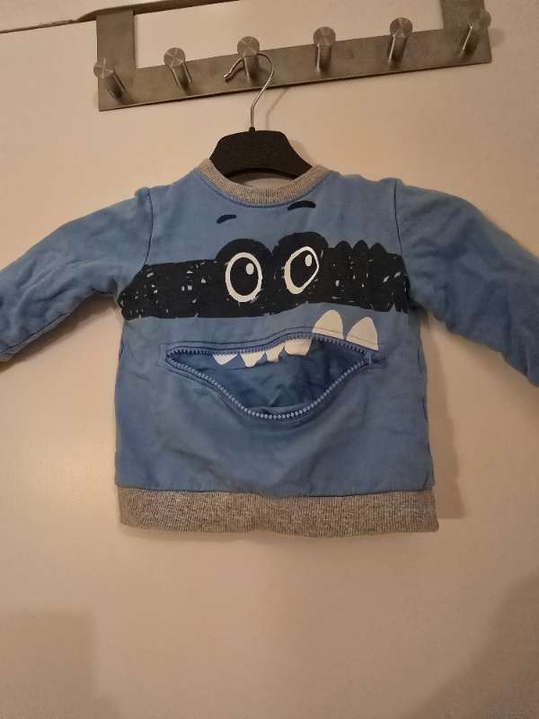 Sweatshirt med ficka på magen