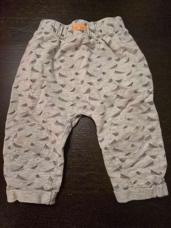 Mönstrade grå mjukisar