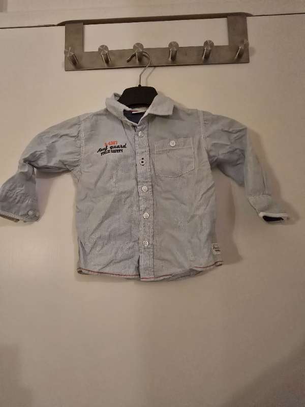 Ljusblå långärmad skjorta