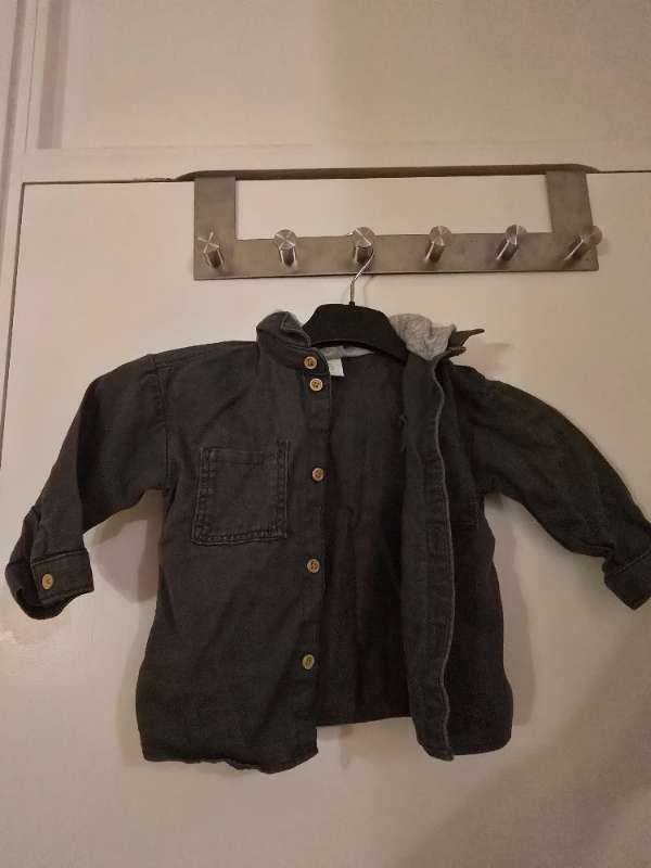 Grå vårjacka med huva