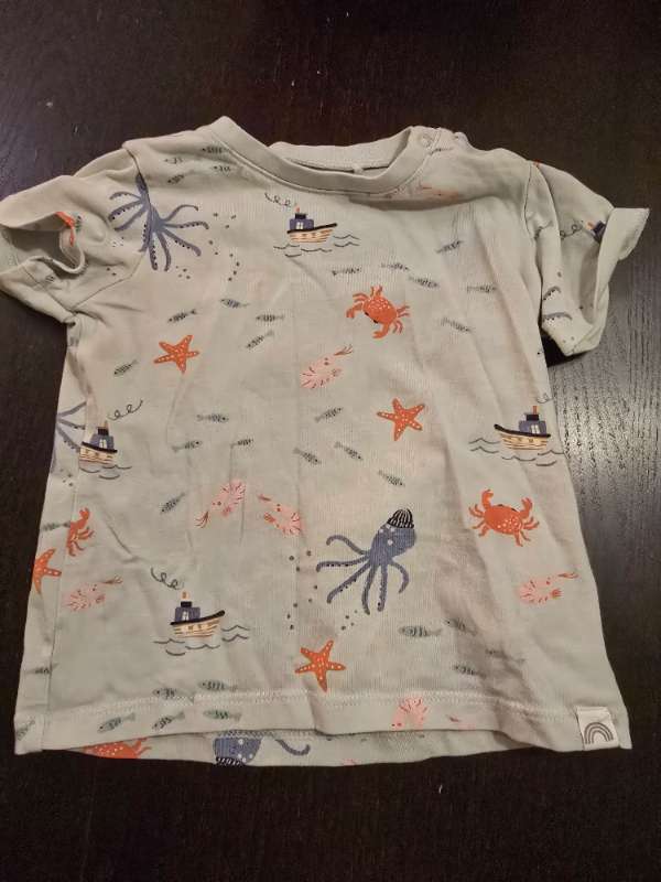 Ljusblå T-shirt med havsdjur