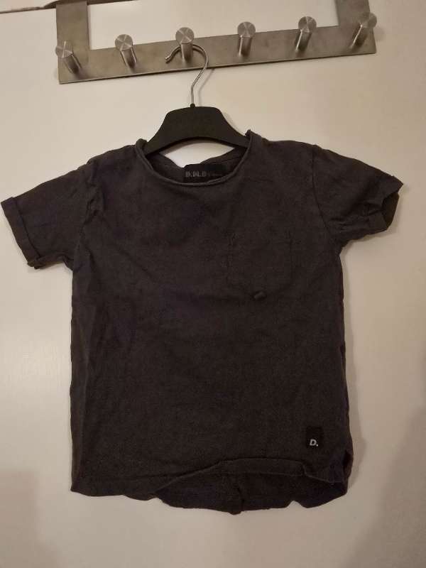 Mörkgrå kortärmad T-shirt