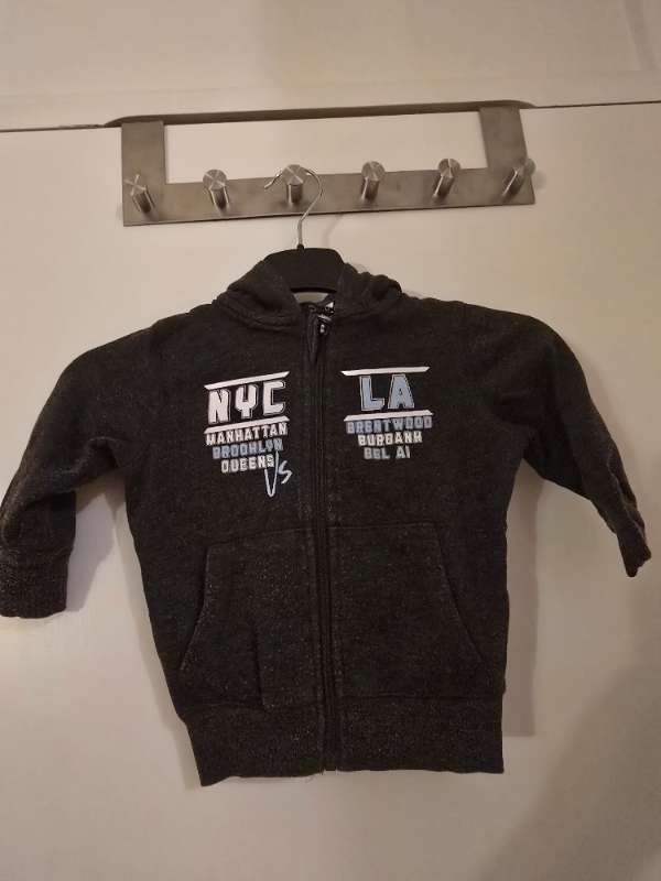 Svart hoodie med dragkedja