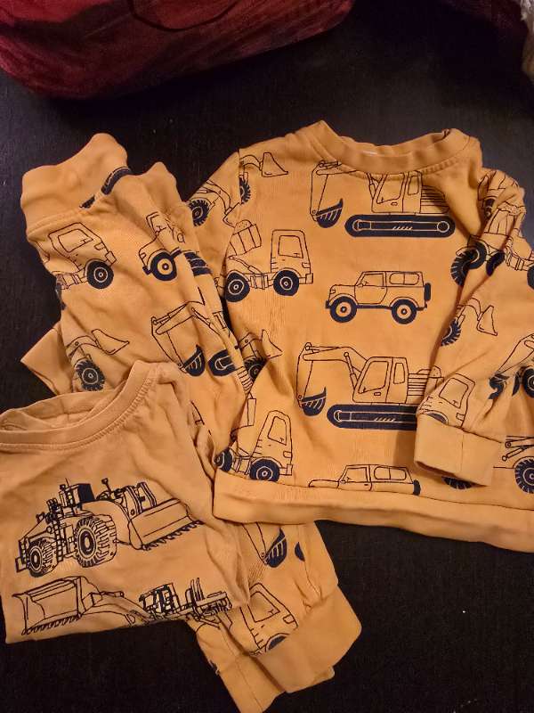 Set med byxa,tröja, sweatshirt