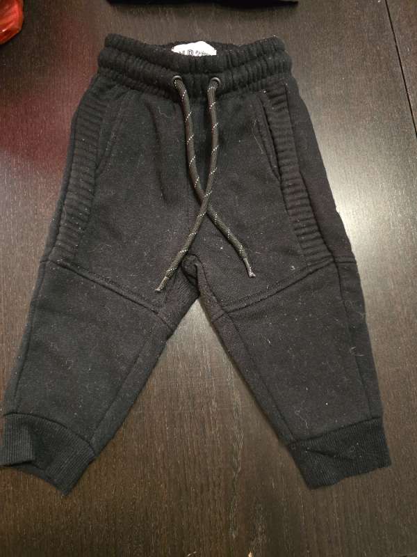 Svarta mjukisar med knyt