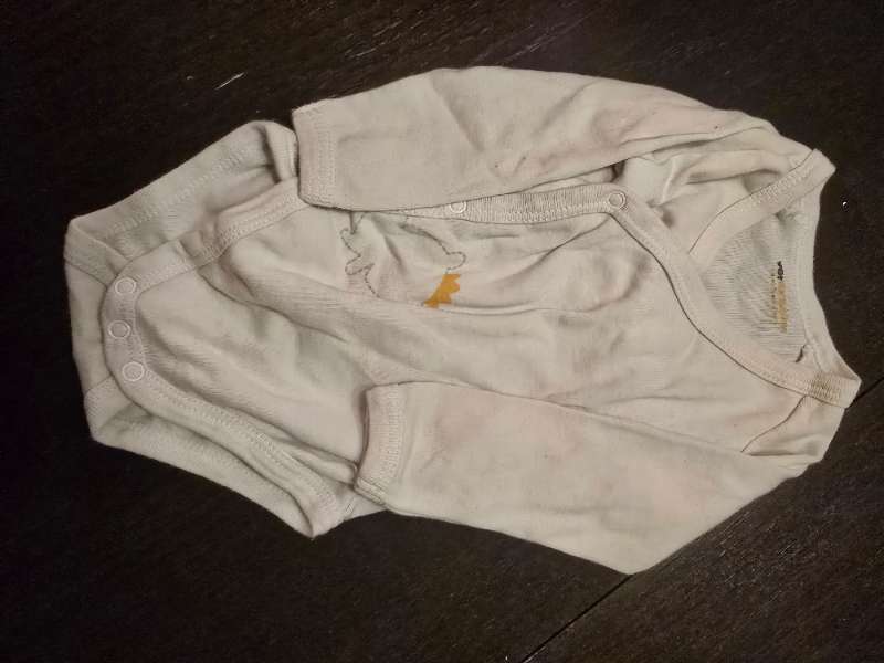 Vit omlottbody med nallekrona