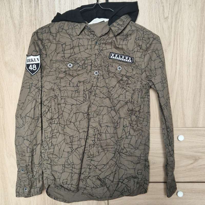 Skjorta med avtagbar luva