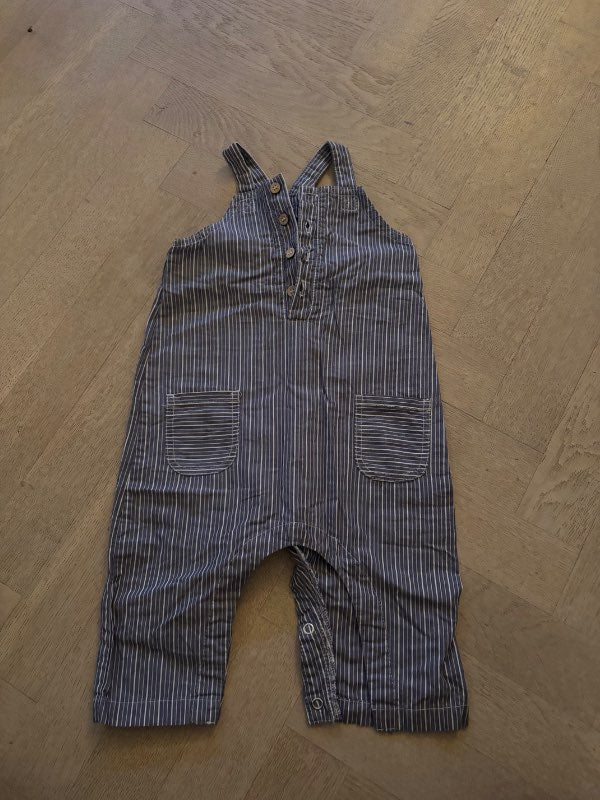 Åhléns randig hängselbyxa 68