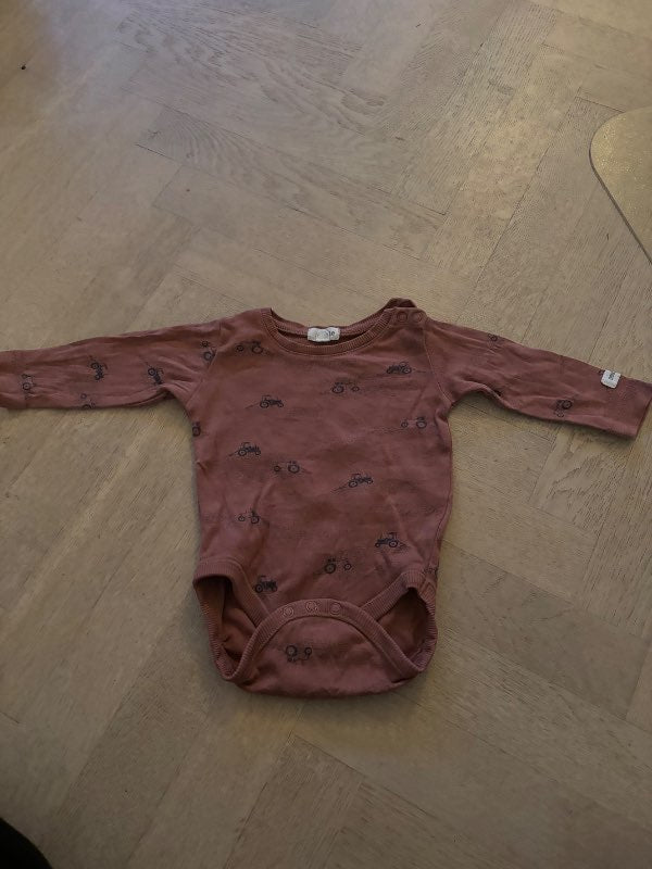 Newbie rostbrun Body 68