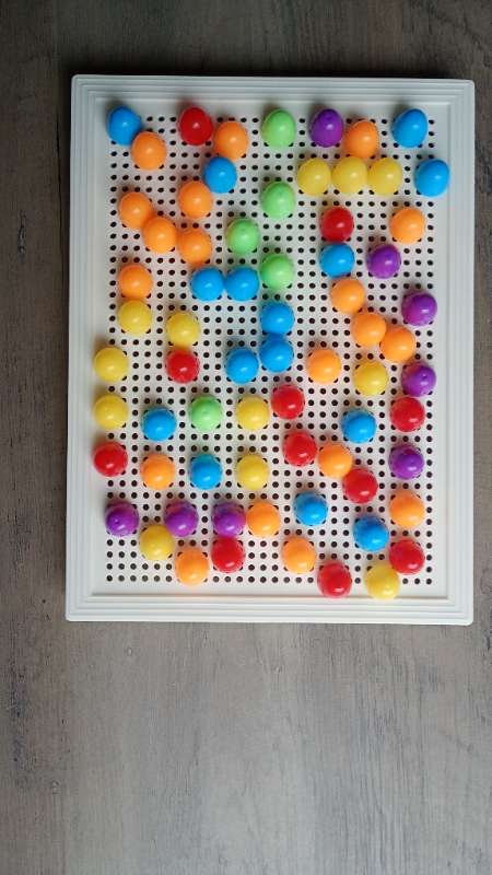 Platta med färgpiggar