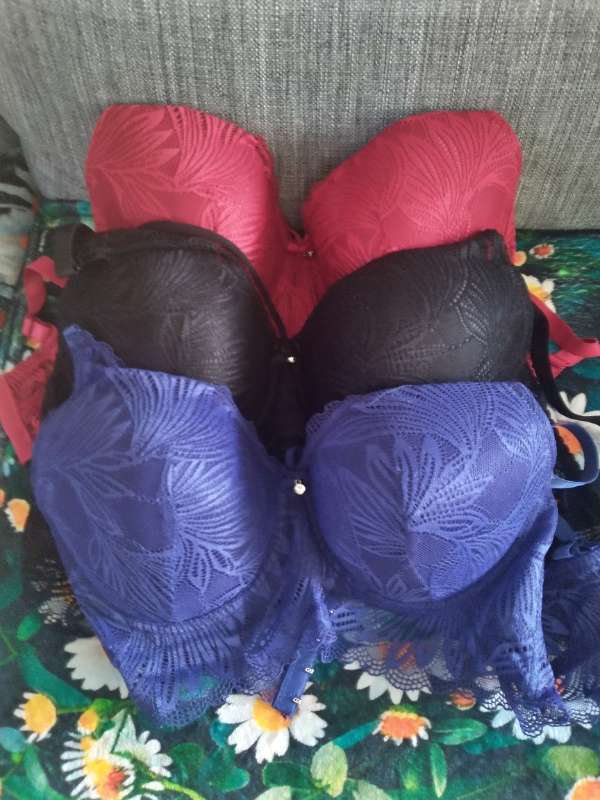 Behå röda svarta blå