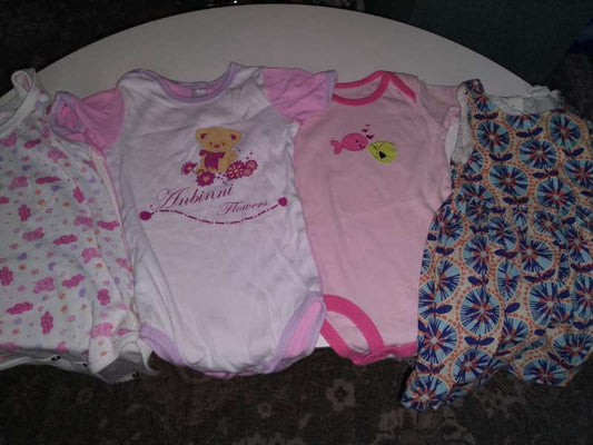 Tre rosa 💓 body och lilla 👗