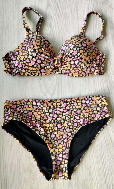 Blommig bikini i nyskick