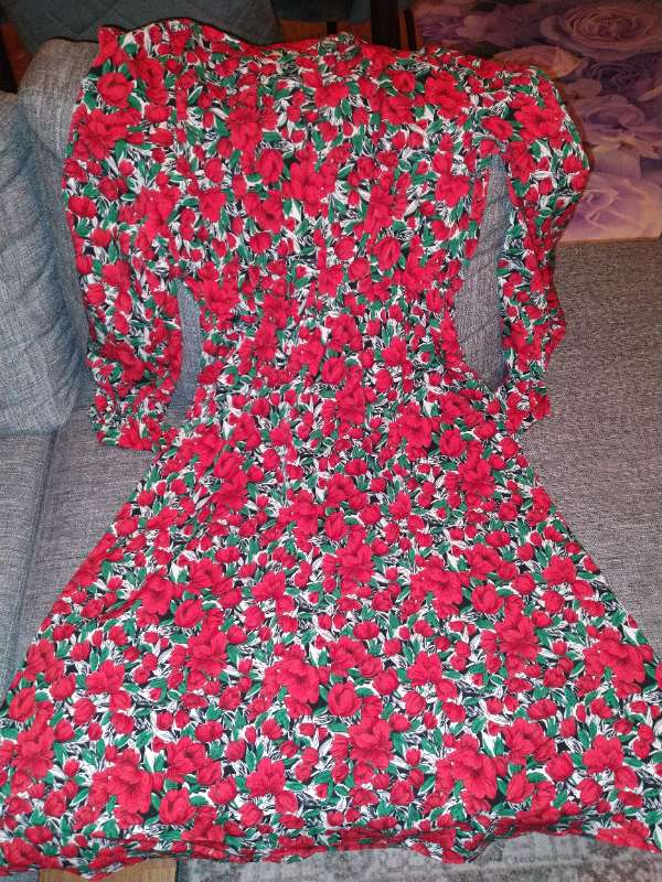 Röda blommiga klänning