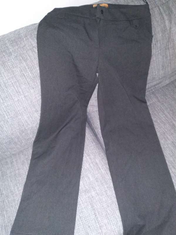 Grå elegant byxor
