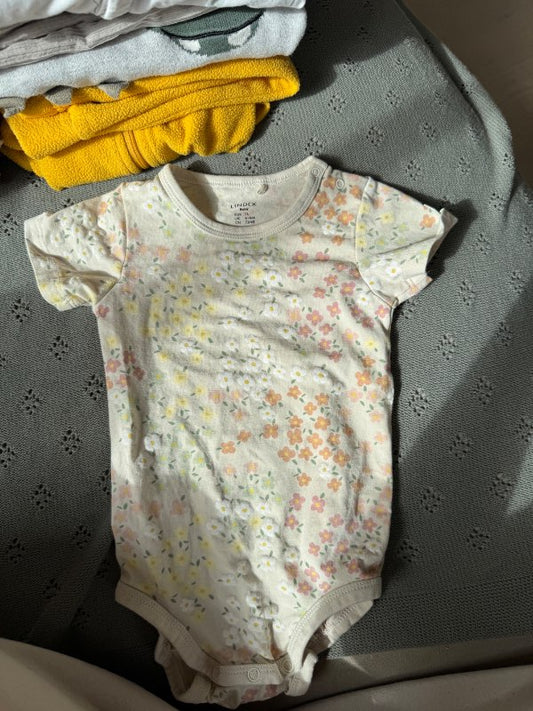 Body Lindex blommor