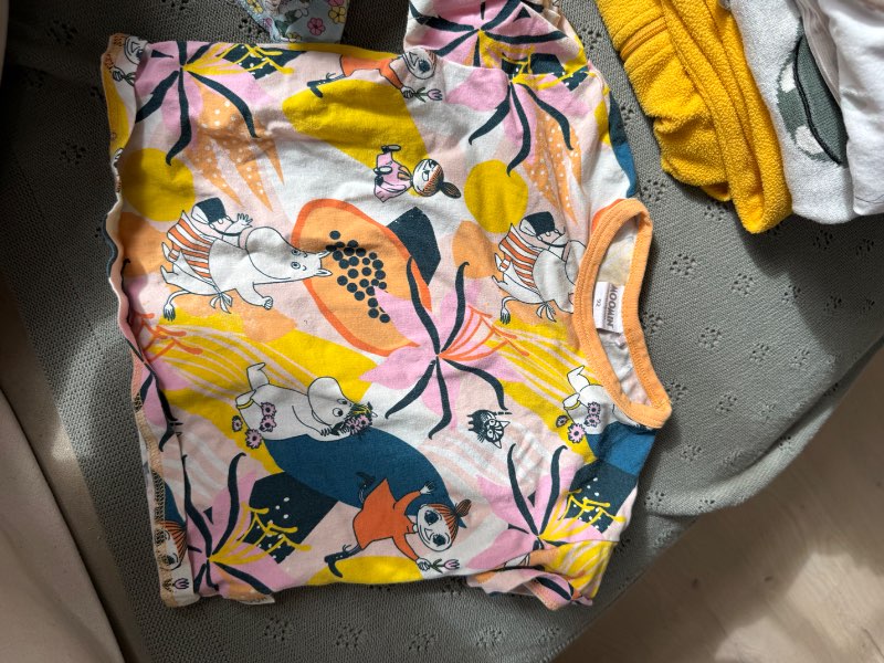 T-shirt Mumin färgglad