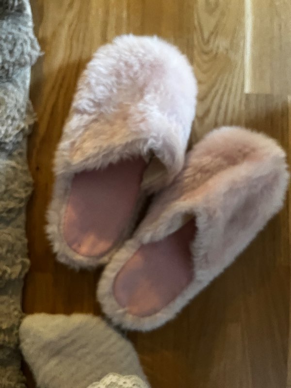 Rosa fluffiga tofflor