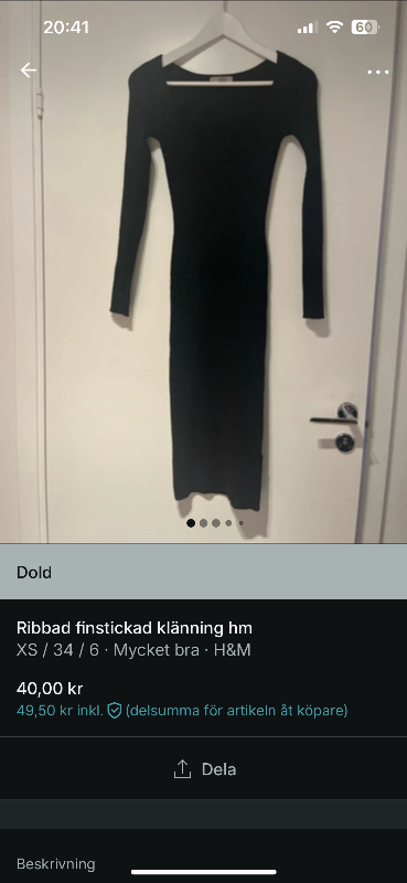Ribbstickad svart klänning