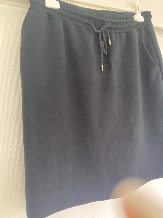 Kjol kort svart med fickor