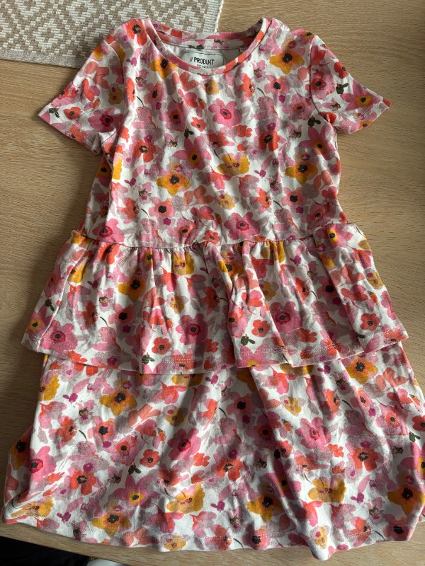 Klänning blommor volang