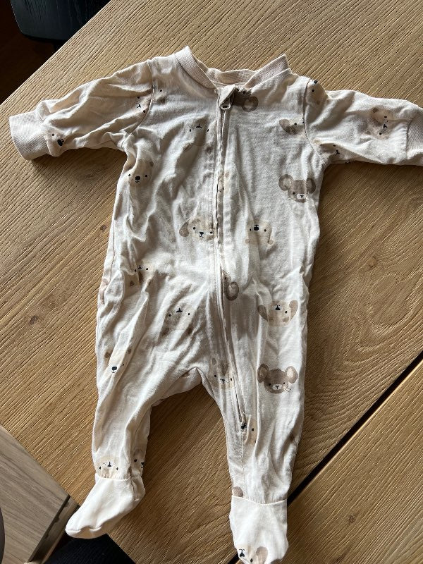 Pyjamas med fot djur